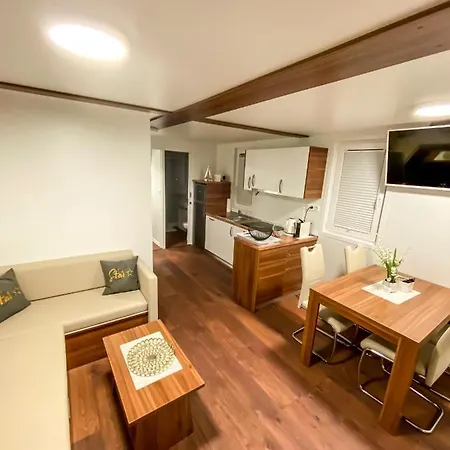 Ferienhaus Star 1 Floating House, Marina *