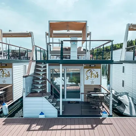 Star 1 Floating House, Marina בפורטורוז