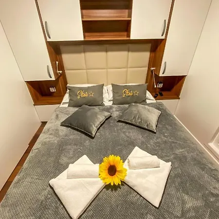 Star 1 Floating House, Marina Порторож