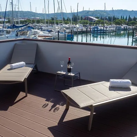 Star 1 Floating House, Marina Дом отдыха *