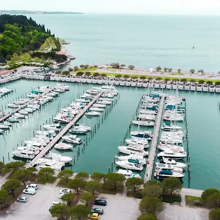 Star 1 Floating House, Marina Ferienhaus
