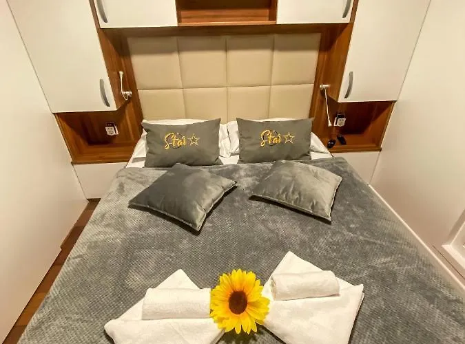 Star 1 Floating House, Marina 波尔托罗