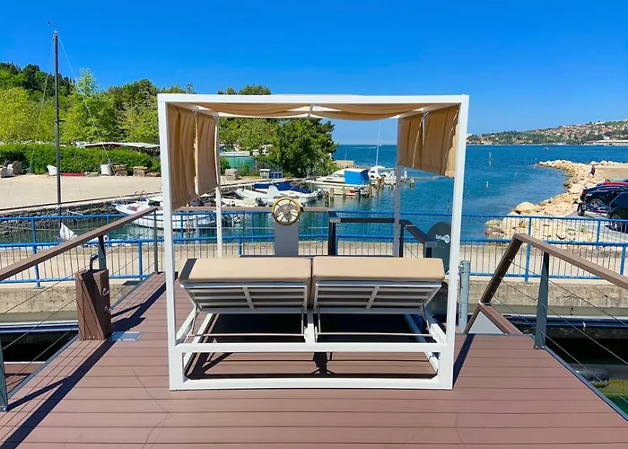 Star 1 Floating House, Marina Casa de Férias